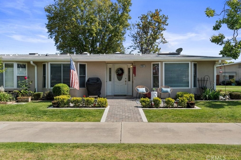 1651 Interlachen Rd, Seal Beach, CA 90740-4280