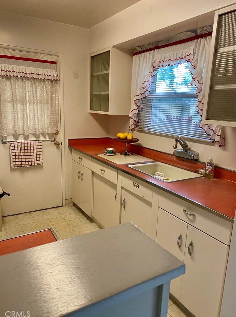 107 Center St, Redlands, CA 92373-8103