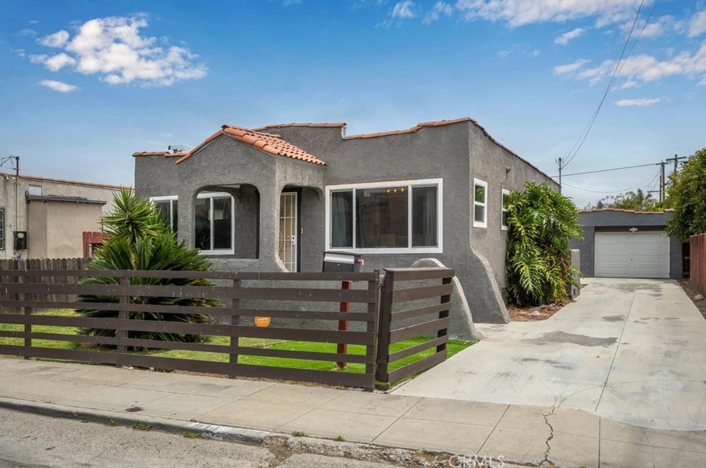 914 N Mayo Ave, Compton, CA 90221