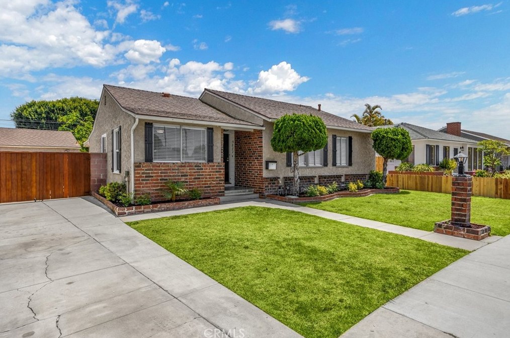 5882 Pageantry St, Long Beach, CA 90808-3716