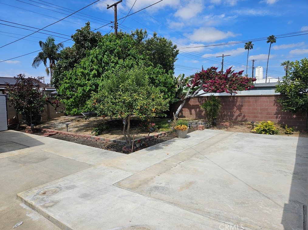 9667 Arthurdale St, Bellflower CA 90706-2363 exterior