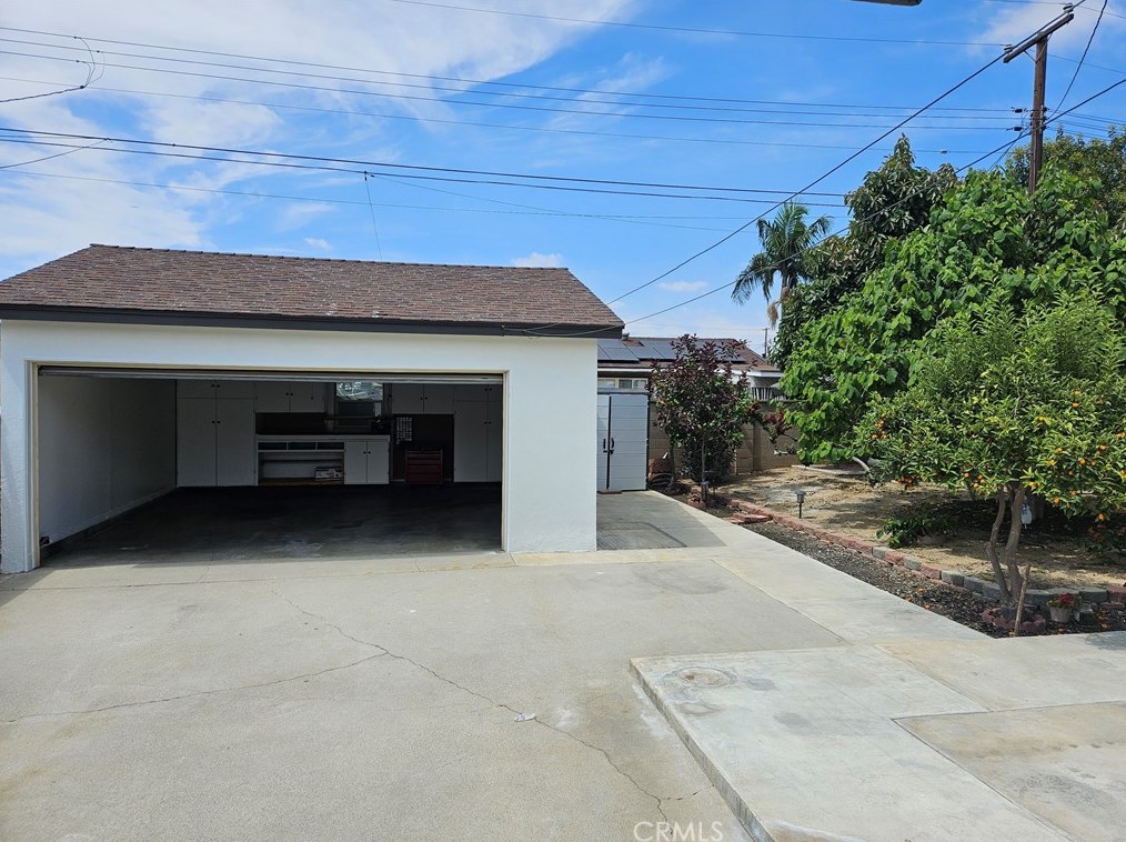 9667 Arthurdale St, Bellflower CA 90706-2363 exterior