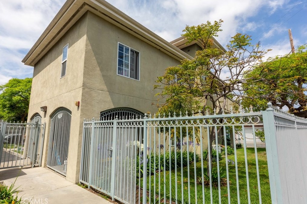 12082 Broadway, Los Angeles CA  90061-1317 exterior
