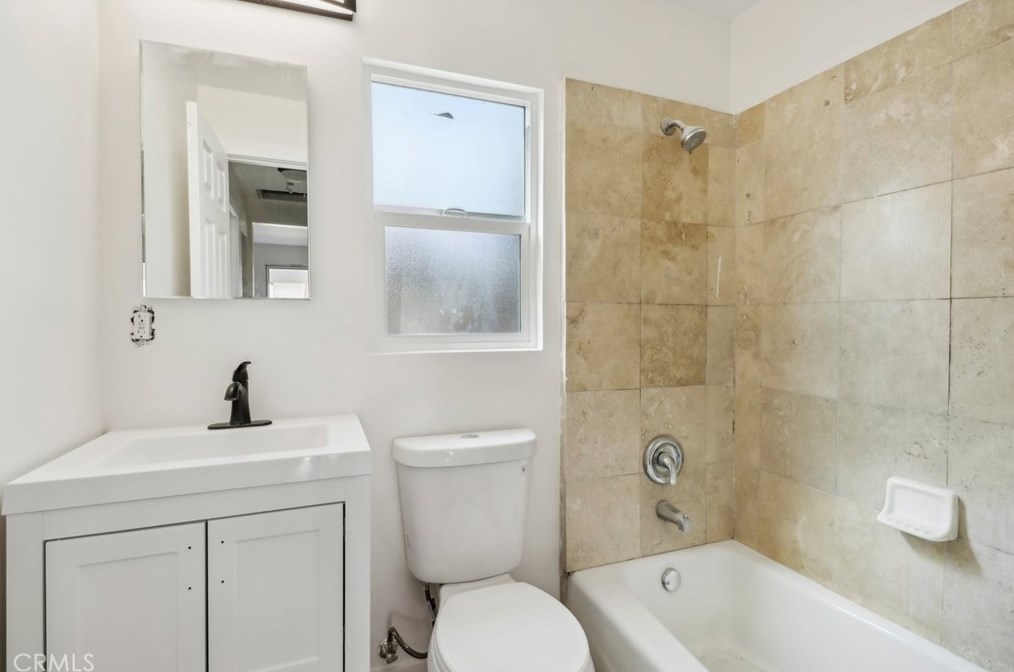 1226 Vernon Ave, Los Angeles CA  90011-3721 exterior