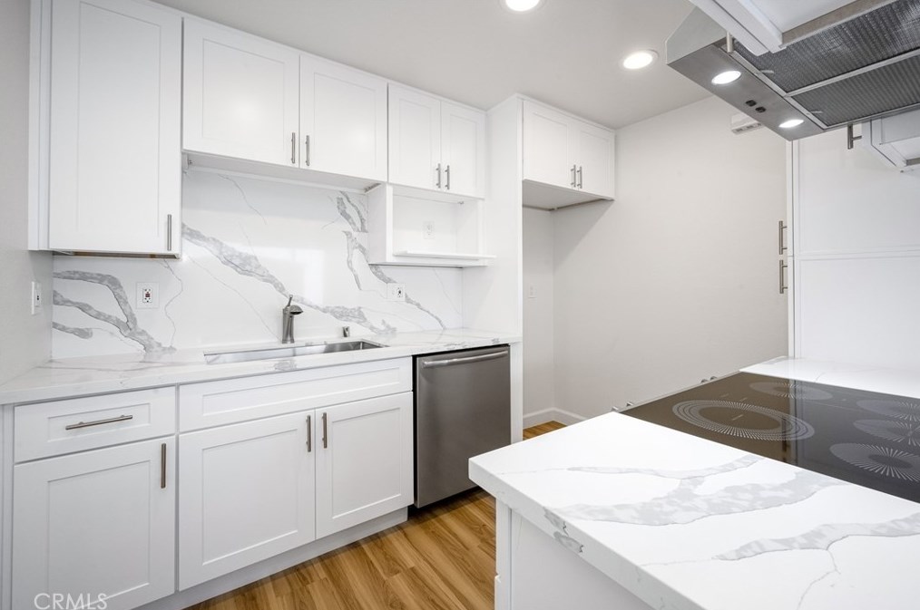 1616 Iowa St, Costa Mesa, CA 92626-2044