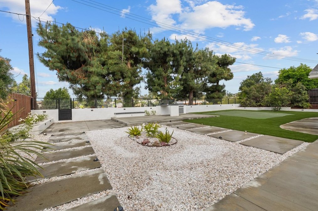 1025 Verona Dr, Fullerton CA  92835-3340 exterior