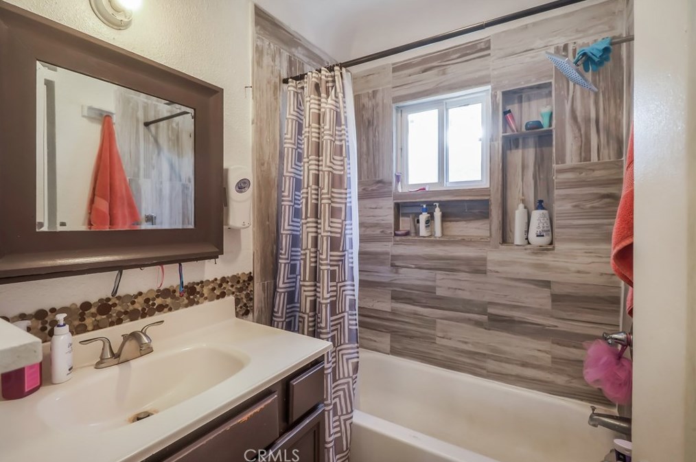 2452 Adriatic Ave, Long Beach, CA 90810