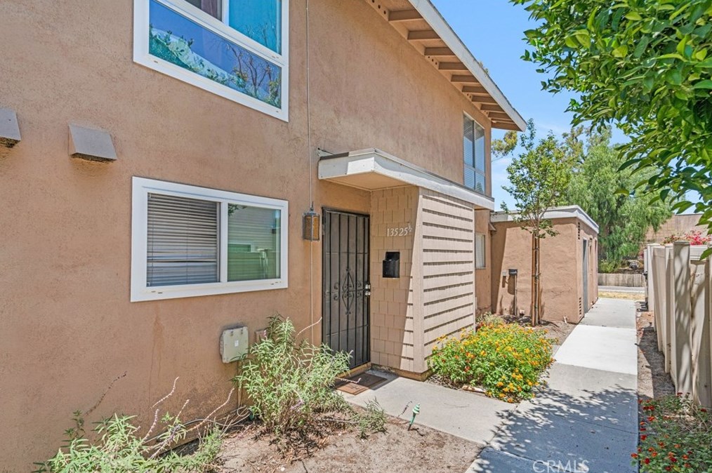 13525 1/2 Village Dr, Artesia, CA 90703