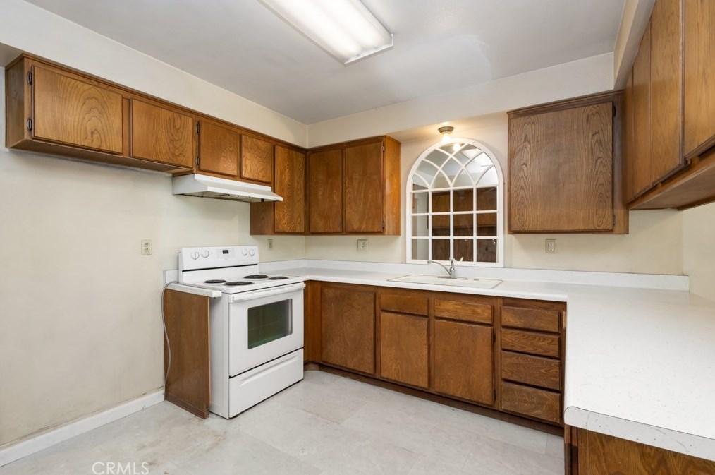 9908 Cedar St, Bellflower CA 90706-6910 exterior