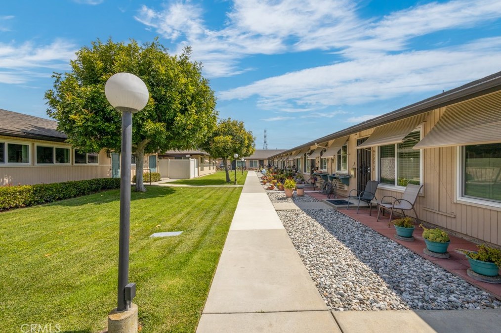 9908 Cedar St, Bellflower CA 90706-6910 exterior