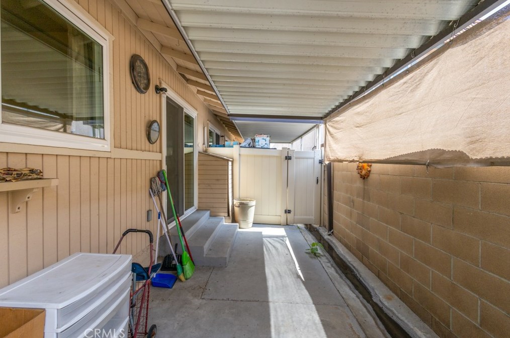 9908 Cedar St, Bellflower CA 90706-6910 exterior