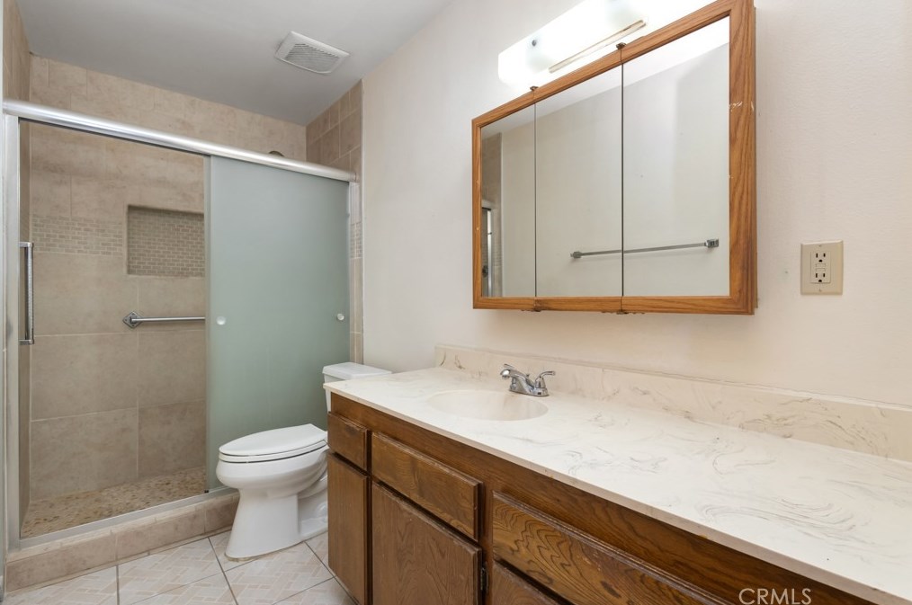 9908 Cedar St, Bellflower CA 90706-6910 exterior