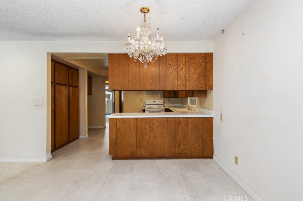 9908 Cedar St, Bellflower CA 90706-6910 exterior