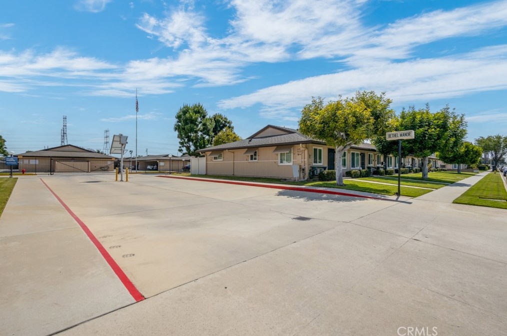 9908 Cedar St, Bellflower CA 90706-6910 exterior