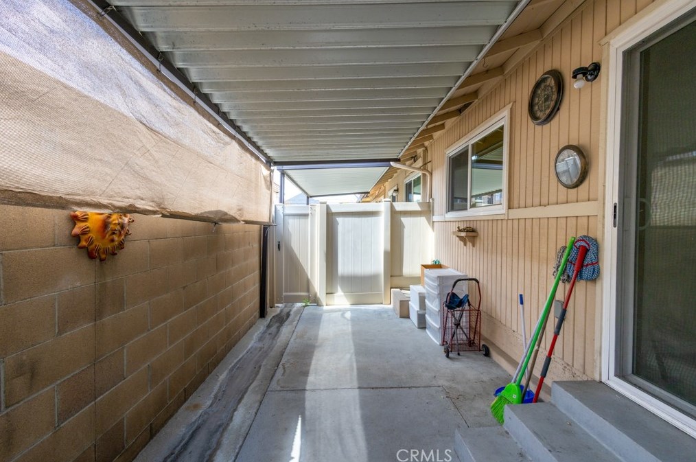 9908 Cedar St, Bellflower CA 90706-6910 exterior