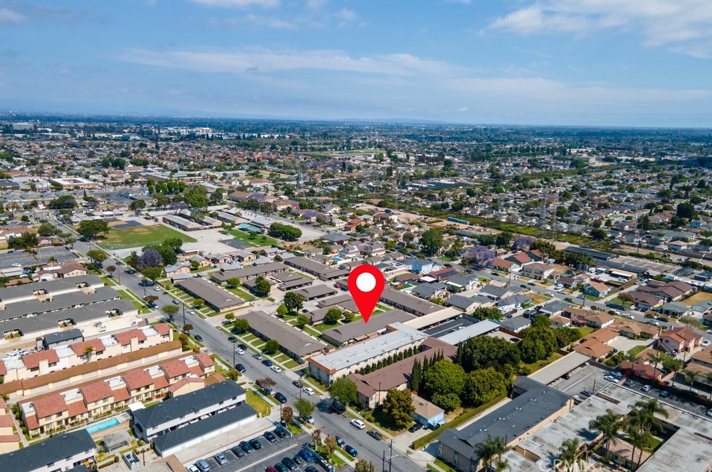 9908 Cedar St, Bellflower CA 90706-6910 exterior