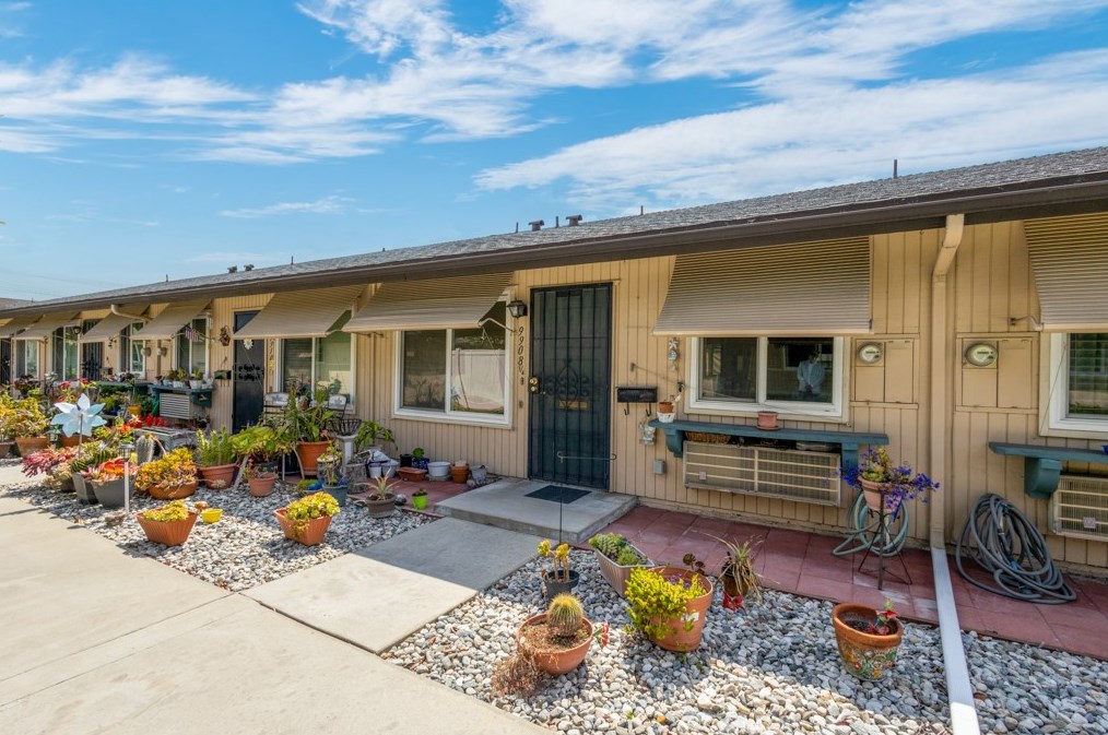 9908 Cedar St, Bellflower CA 90706-6910 exterior