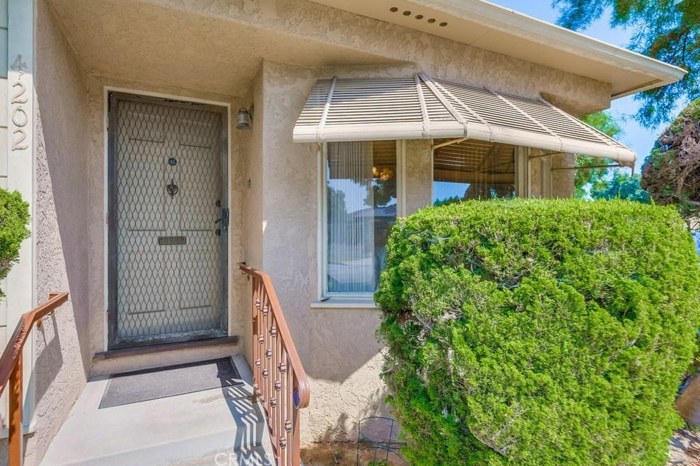 4202 Pixie Ave, Lakewood, CA 90712-3918
