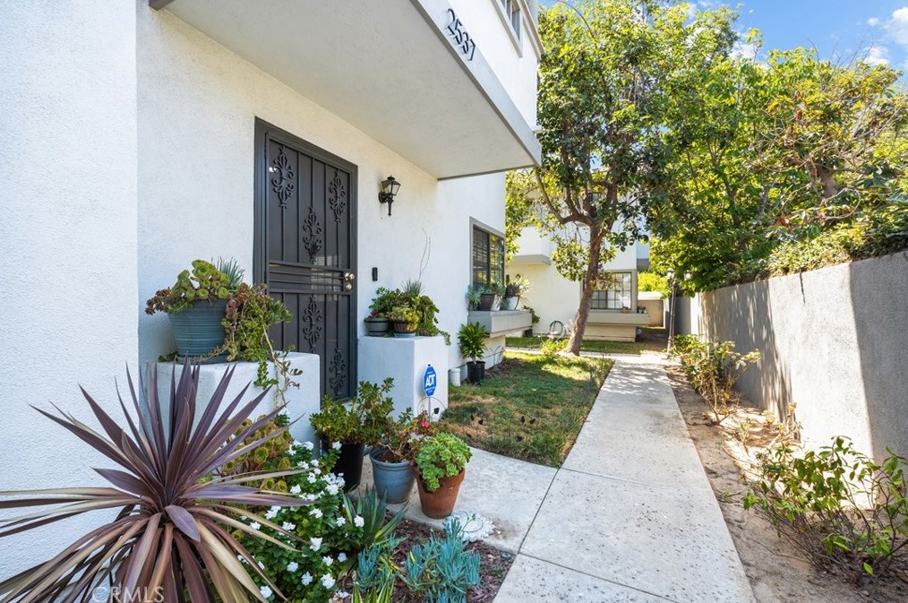 2537 California Ave, Long Beach, CA 90755-3306