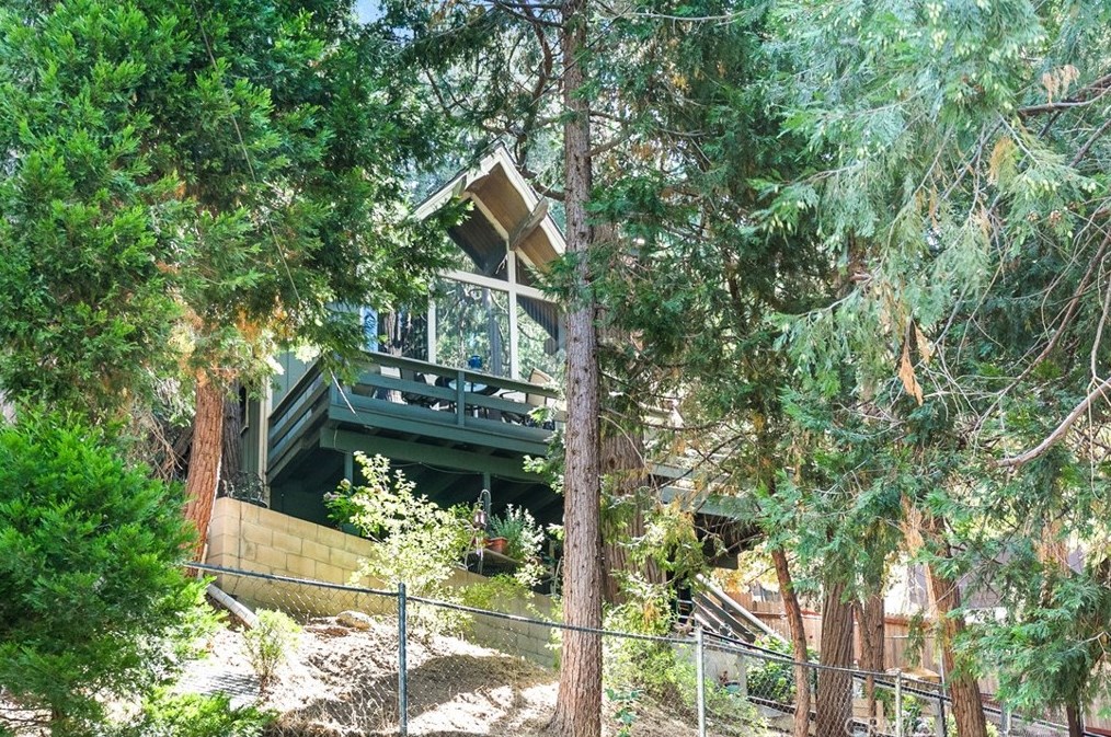 983 Berne Dr, Crestline, CA 92325