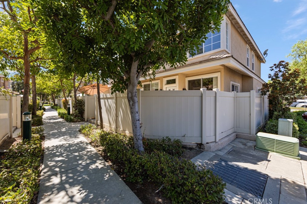 906 S Boulder Pl, Anaheim, CA 92808
