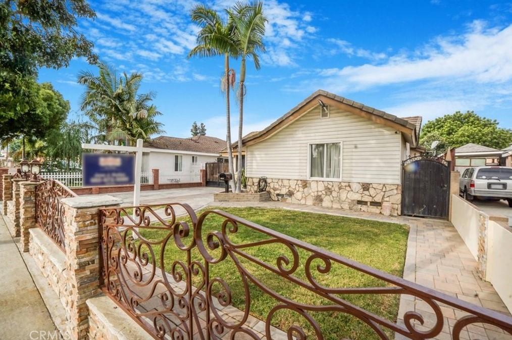 16437 Georgia Ave, Paramount, CA 90723-5505