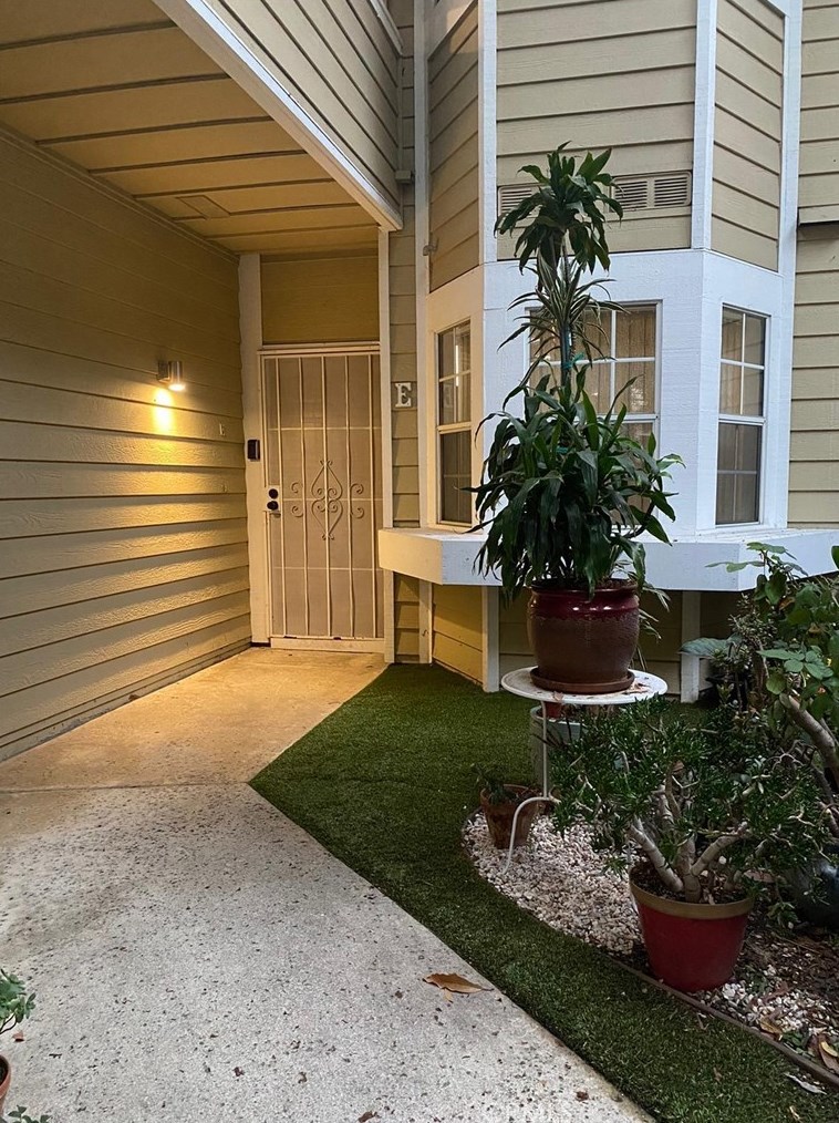 3630 Bear St, Santa Ana, CA 92704-7277