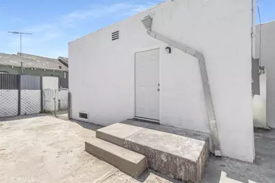 727 E 94th Street, Los Angeles, CA 90002 - Photo 30