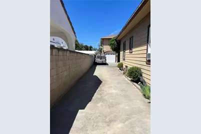 995 E 55th Street, Los Angeles, CA 90011 - Photo 6