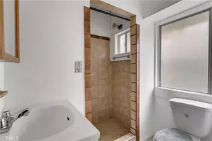 1021 W 48th, Los Angeles, CA 90037 - Photo 14