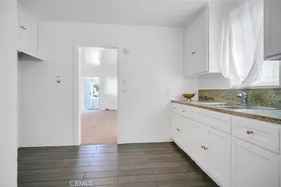 332 E 79th Street, Los Angeles, CA 90003 - Photo 6