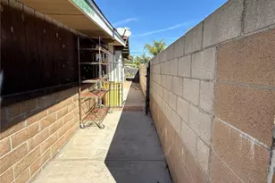 18284 9th St, Bloomington, CA 92316 - Photo 32