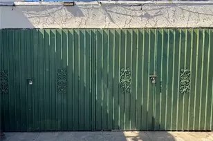 535 W 54th St, Los Angeles, CA 90037 - Photo 22