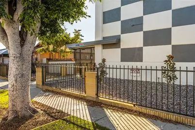 6725 Perry Road, Bell Gardens, CA 90201 - Photo 2