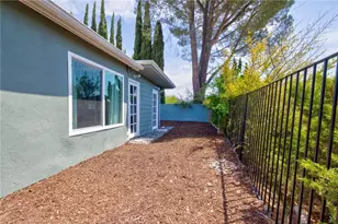 23041 La Granja, Valencia, CA 91354 - Photo 36