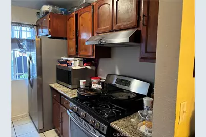 9313 Hickory, Los Angeles, CA 90002 - Photo 10
