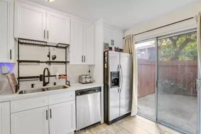 7300 Lennox #J5, Van Nuys, CA 91405 - Photo 4
