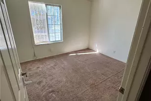 15087 Whitekirk, Victorville, CA 92394 - Photo 8