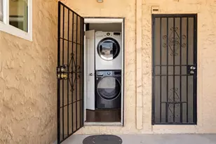 8701 Menlo, Los Angeles, CA 90044 - Photo 12