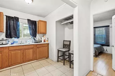 8701 Menlo, Los Angeles, CA 90044 - Photo 20