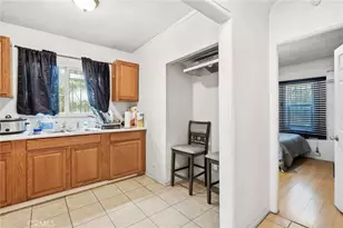 8701 Menlo, Los Angeles, CA 90044 - Photo 20