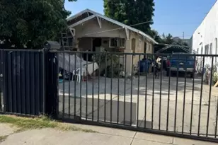 1655 E 42nd St, Los Angeles, CA 90011 - Photo 1