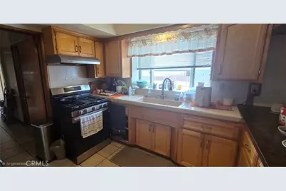 18501 Elaine, Artesia, CA 90701 - Photo 6