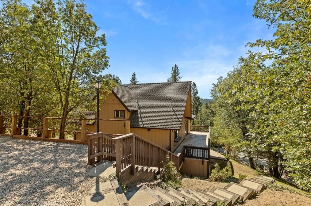 760 Brentwood Dr, Lake Arrowhead, CA 92352