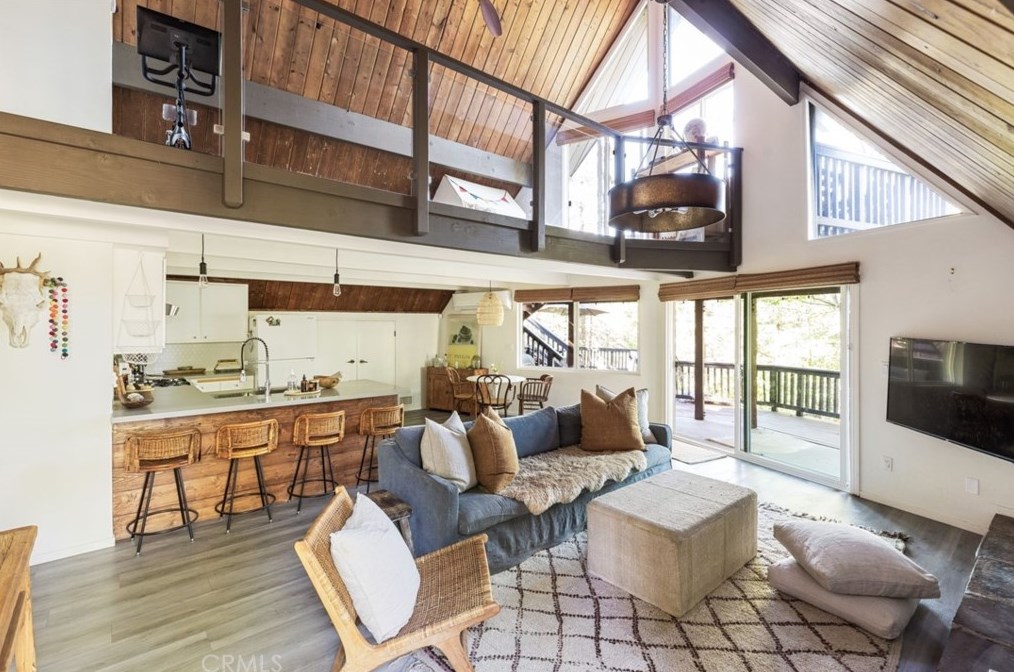 715 Grass Valley Rd, Lake Arrowhead, CA 92352