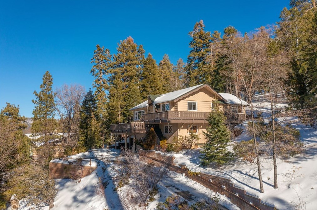 945 Knickerbocker Rd, Big Bear, CA 92315