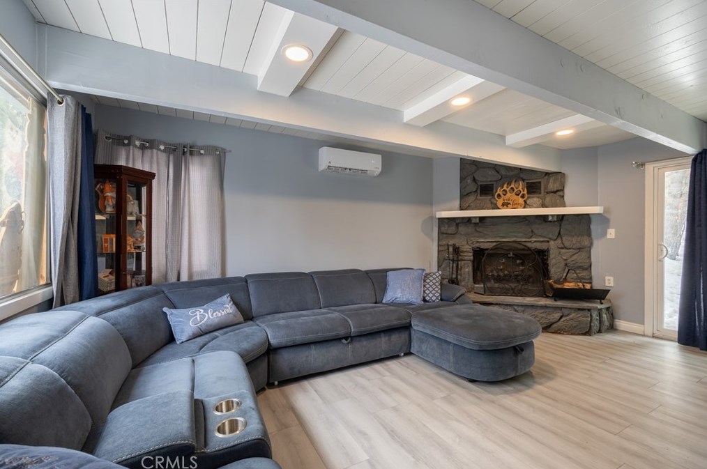 800 Cedar Ln, Big Bear City, CA 92386