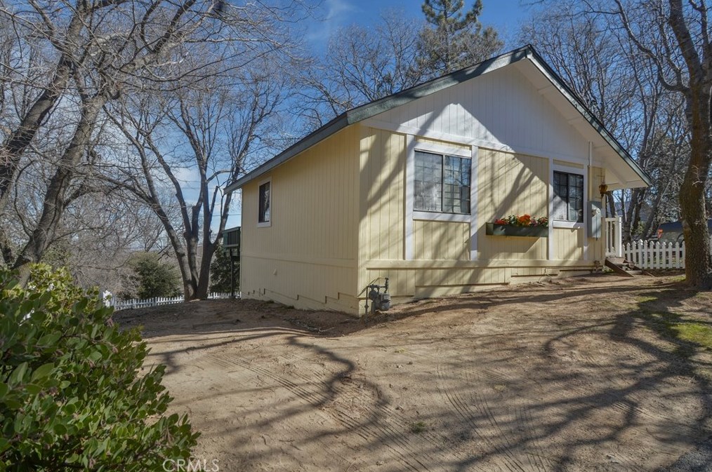 1625 Edgecliff Dr, Lake Arrowhead, CA 92352