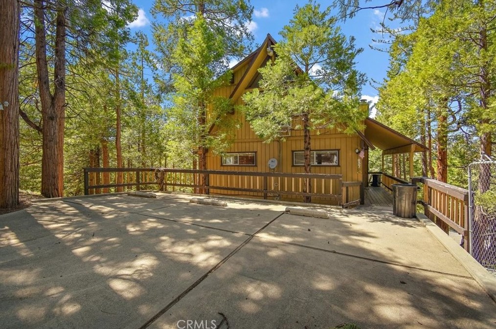 837 Grass Valley Rd, Lake Arrowhead, CA 92352