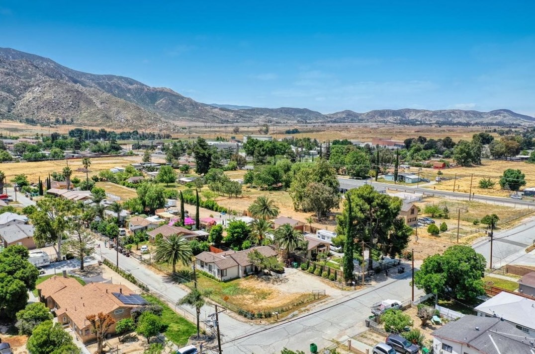 124 Barbour St, Banning, CA 92220-6018